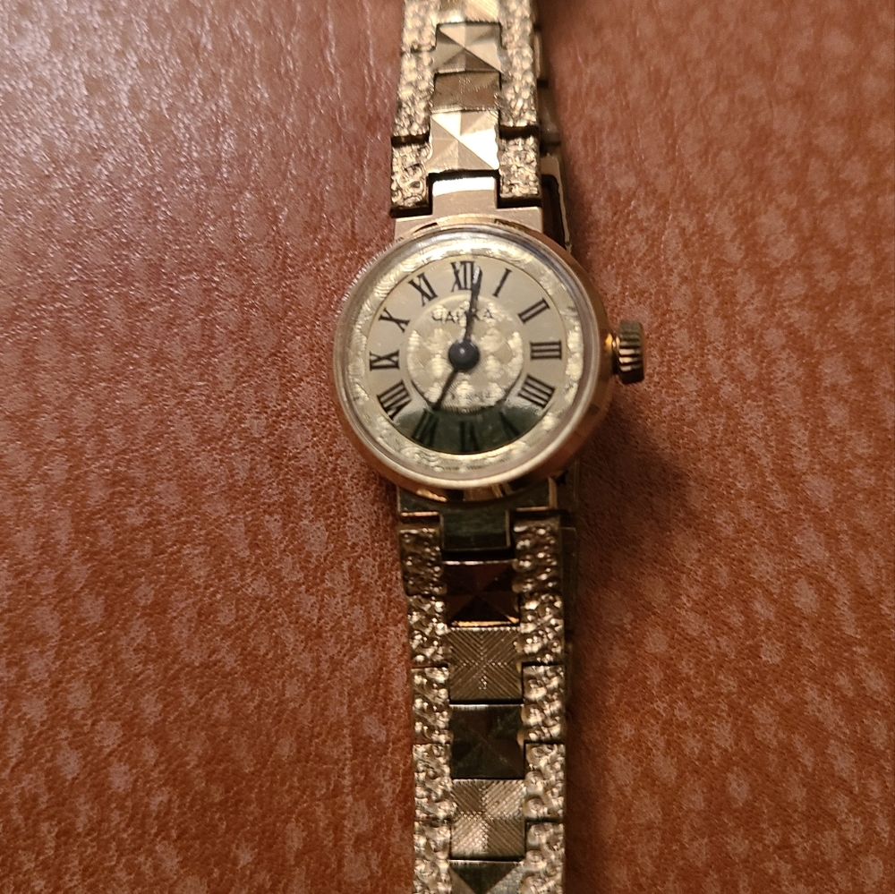 Vintage gold plated Russian wrist watch - Picture 7 of 16
